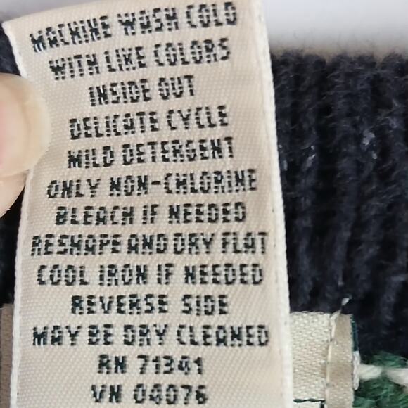 L. L. Bean VTG SZ M Cotton Nordic Fair Isle Snowflake/Heart Henley Sweater - Picture 6 of 6